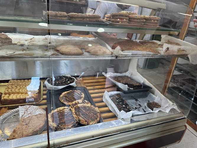 Fotografia tomada fuera de Panaderia Pasteleria De Arcos - Panadería en Zahara de los Atunes, Cádiz
