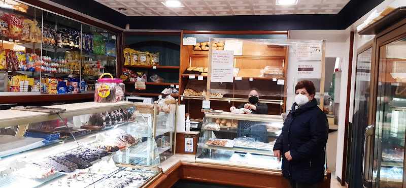 Fotografia tomada fuera de Confitería Capri - Forn de pa en Alcoy, Alicante