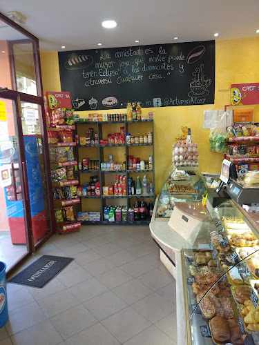 Fotografia tomada fuera de Artipan (Panadería/cafetería) - Panadería en Alcoi, Alicante
