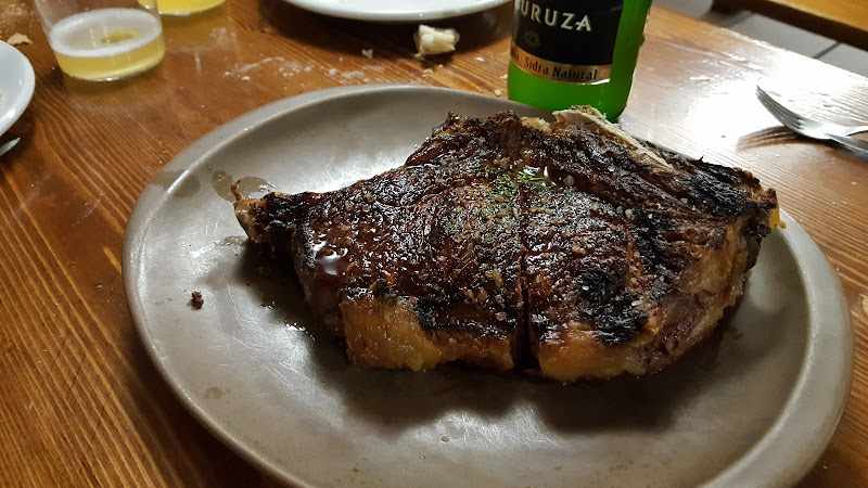 Fotografia tomada fuera de Bodega Aburuza - Sidrería - bares en Aduna, Guipúzcoa