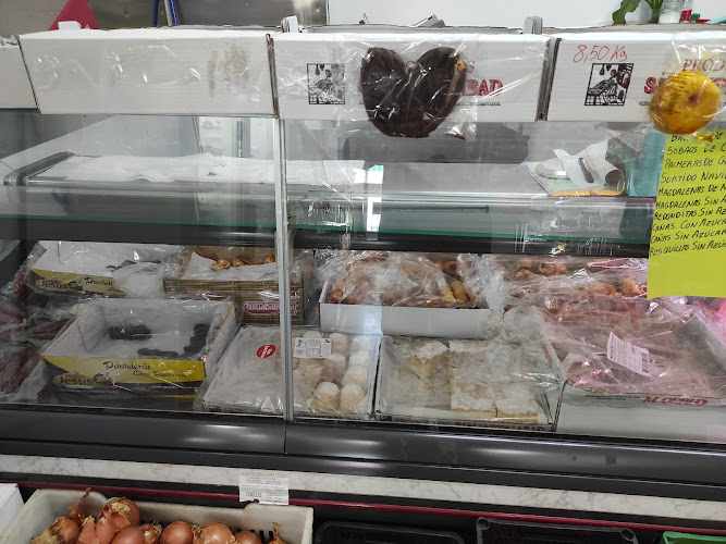 Fotografia tomada fuera de Alimentación ARROYO IGLESIAS - Tienda de alimentación en Acebo, Cáceres