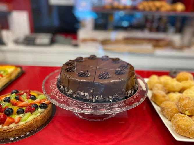 Fotografia tomada fuera de pastisseria petitfour - Cake shop en Benicarló, Castellón