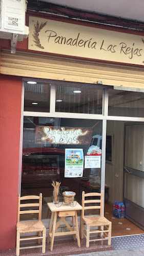 Fotografia tomada fuera de Panaderia Las Rejas - Forn de pa en Valencia, Valencia