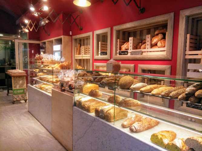 Fotografia tomada fuera de Forn Boix - Bakery en Barcelona, Barcelona