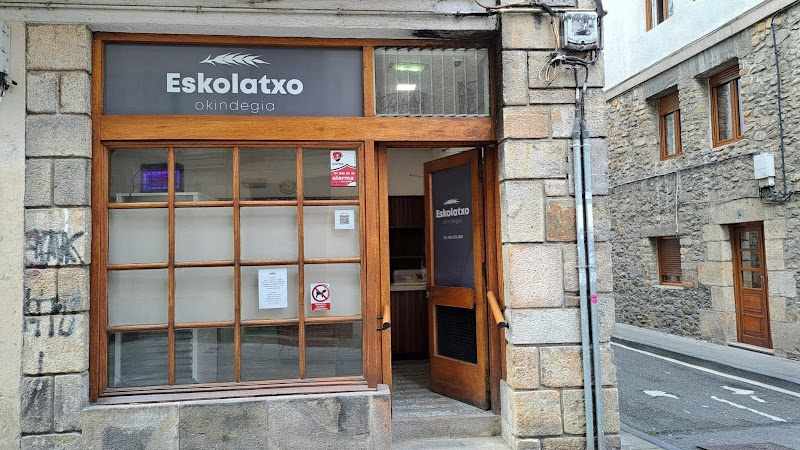 Fotografia tomada fuera de Eskolatxo Okindegia - Panadería en Oñati, Guipúzcoa