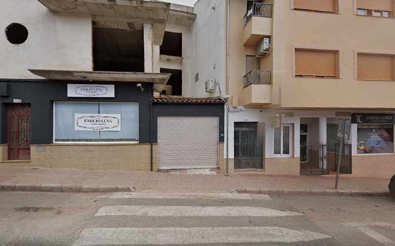 Fotografia tomada fuera de Emilio Luna Panadería - Panadería en Santisteban del Puerto, Jaén
