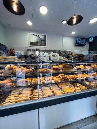 Fotografia tomada fuera de Panadería Confitería Cristina - Panadería en Albacete, Albacete