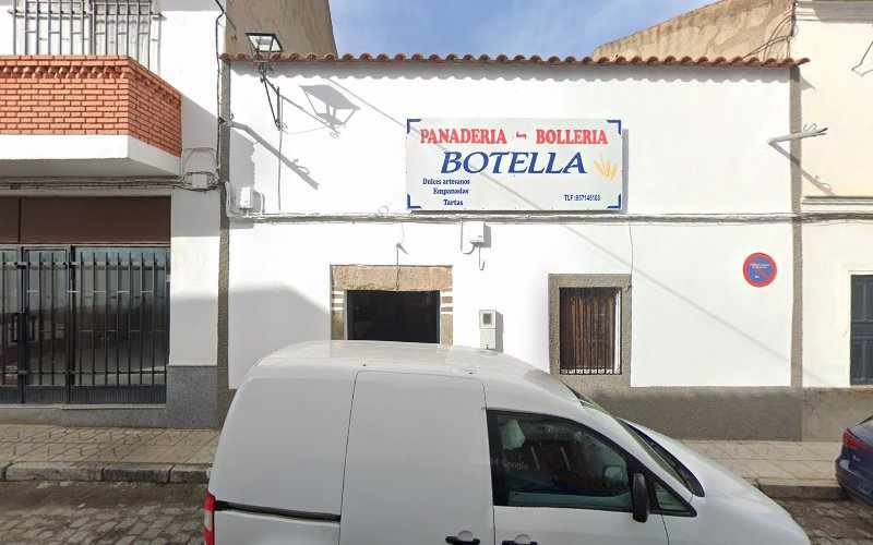 Fotografia tomada fuera de PanaderíaHermanos Botella C B - Panadería en Belalcázar, Córdoba