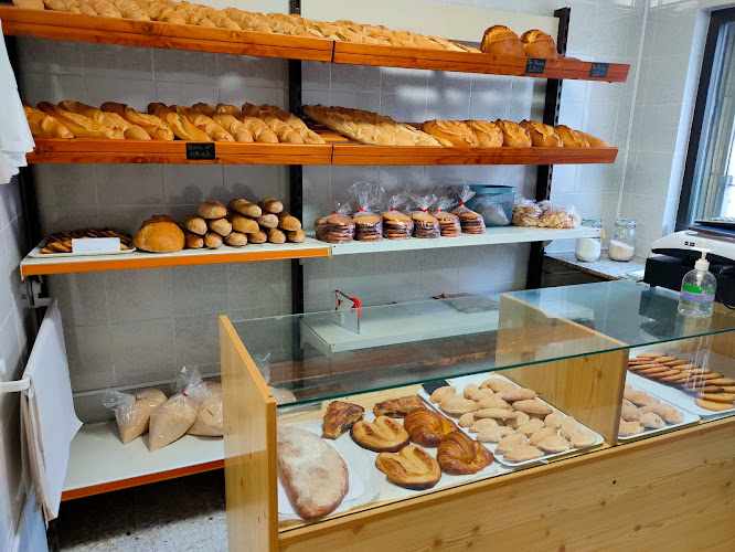 Fotografia tomada fuera de Horno Guiral - Panadería en Urrea de Gaén, Teruel
