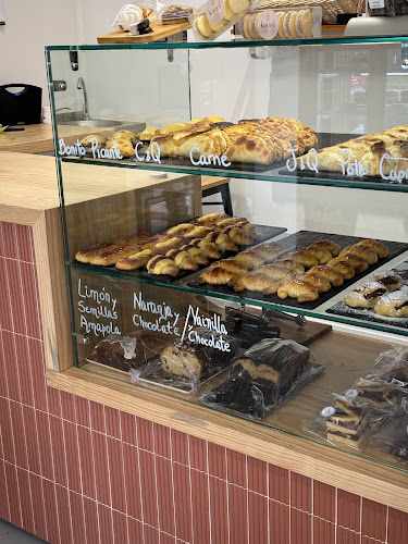 Fotografia tomada fuera de KANEL dolce e salato - Panadería en Pamplona, Navarra