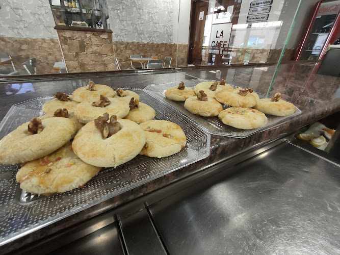 Fotografia tomada fuera de La Cafe - Cafetería en La Ara, Asturias