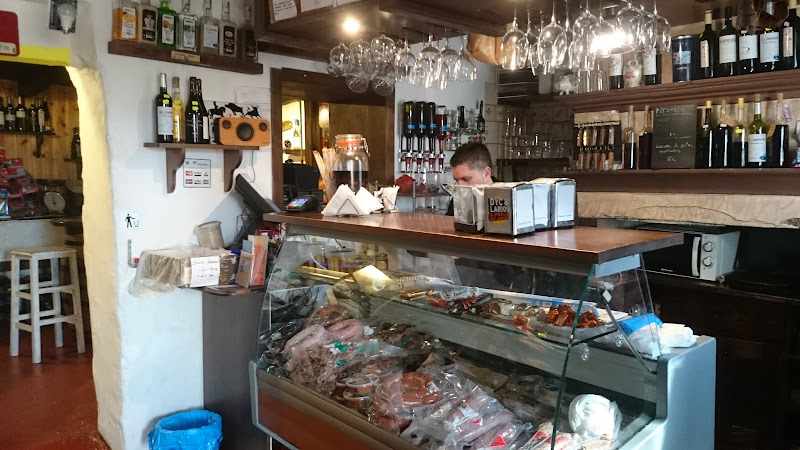 Fotografia tomada fuera de Bar ParribaPabajo - restaurantes en Júzcar, Málaga