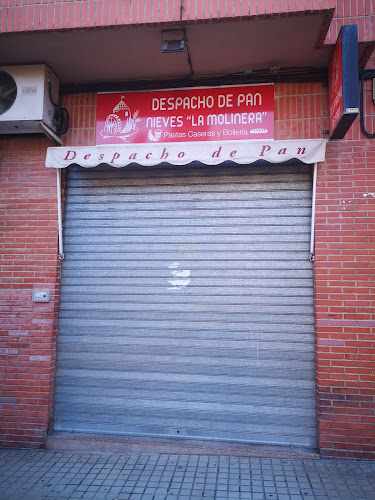Fotografia tomada fuera de Despacho de pan Nieves la Molinera - Panadería en Yecla, Murcia