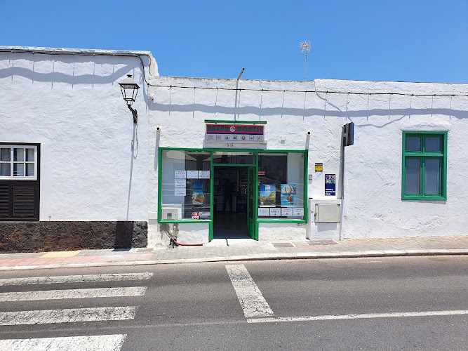 Fotografia tomada fuera de Bazar Montse Loterias Y Apuestas Del Estado - Administración de loterías en Yaiza, Las Palmas