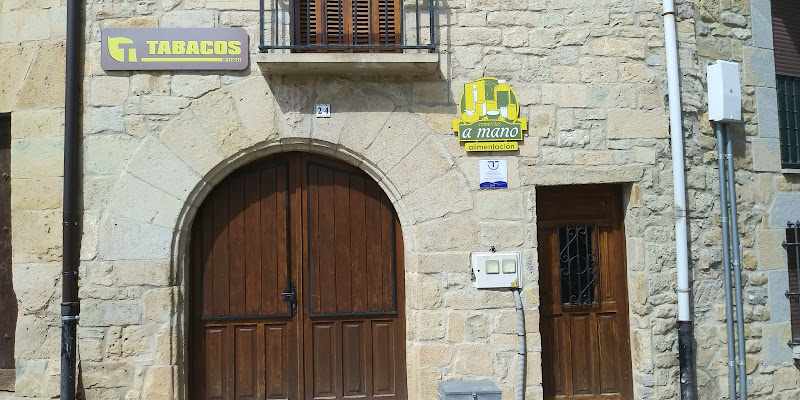 Fotografia tomada fuera de Comercio a mano - Comercio en Urroz Villa, Navarra