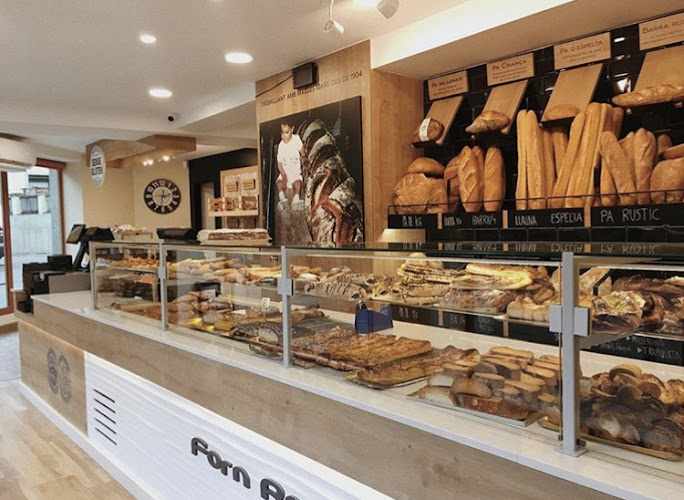 Fotografia tomada fuera de Forn Robiró - Panadería en Ribes de Freser, Girona