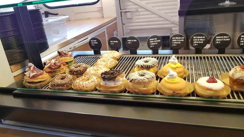 Fotografia tomada fuera de Dots Bakery - Panadería en El Prat de Llobregat, Barcelona