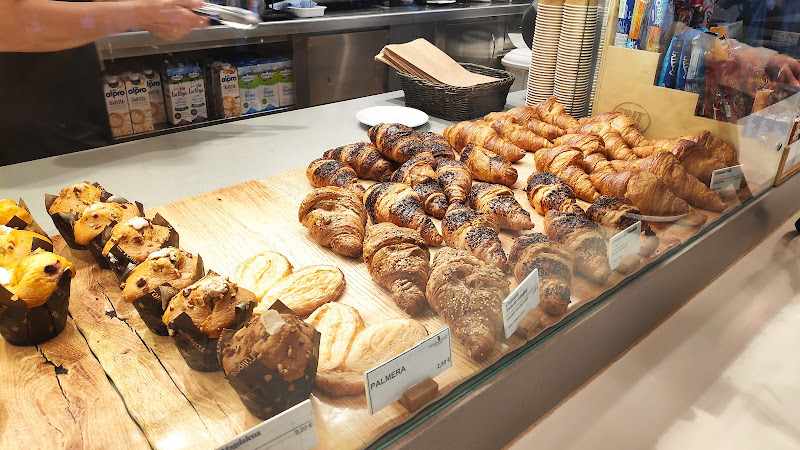 Fotografia tomada fuera de Santa Gloria - Panadería en El Prat de Llobregat, Barcelona