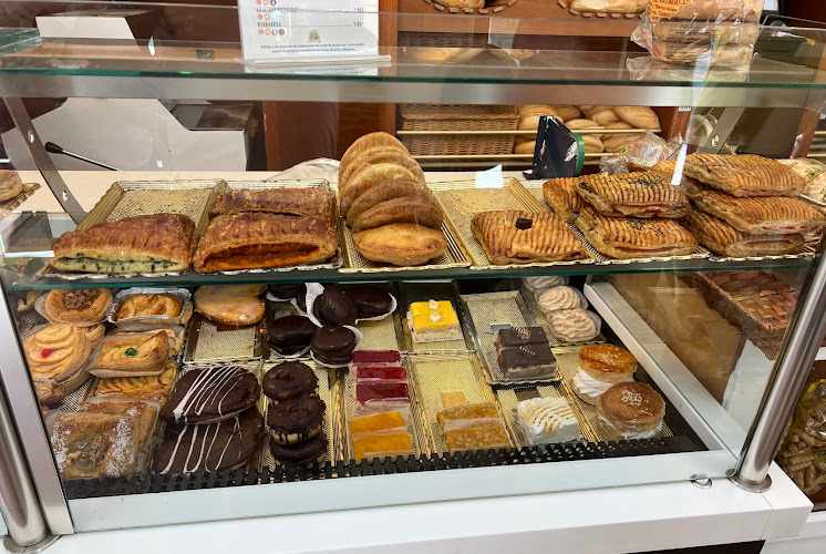 Fotografia tomada fuera de Horno Nuestra Señora de Fátima-Bodega - Panadería en Conil de la Frontera, Cádiz