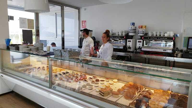 Fotografia tomada fuera de Casa Ysla Pastelería-Cafetería / Piononos - cafeterías en Churriana de la Vega, Granada