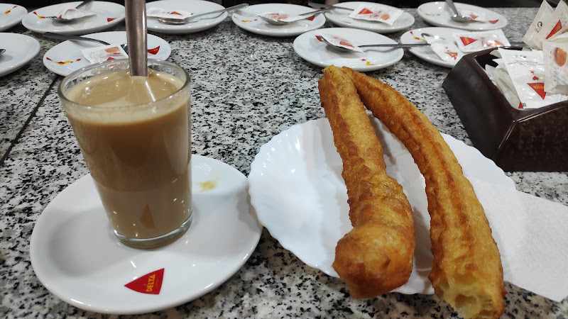 Fotografia tomada fuera de Cafetería Churrería Nueva Avenída - cafeterías en Cáceres, Cáceres