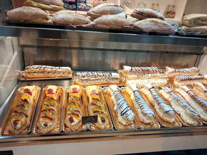 Fotografia tomada fuera de Forn de Pa L'espiga - Panadería en Terrassa, Barcelona