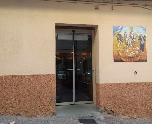 Fotografia tomada fuera de Panaderia Mor - Panadería en Cedrillas, Teruel