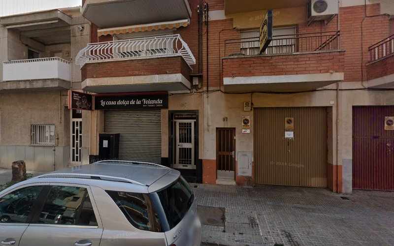 Fotografia tomada fuera de La casa dolça de la Yolanda - Panadería en Terrassa, Barcelona