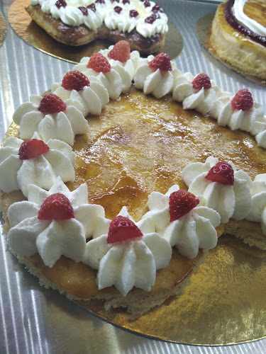 Fotografia tomada fuera de Coques i Panadons Montse - Bakery en Terrassa, Barcelona