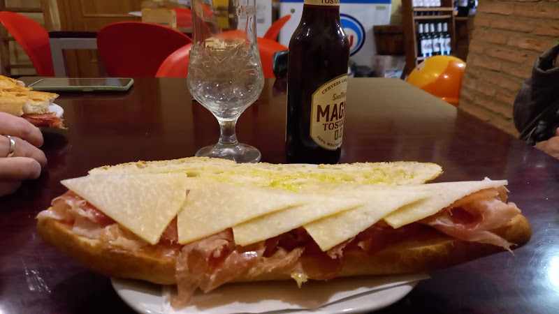 Fotografia tomada fuera de Jamonería-cafetería Jesús Marín - Panadería en Segorbe, Castellón