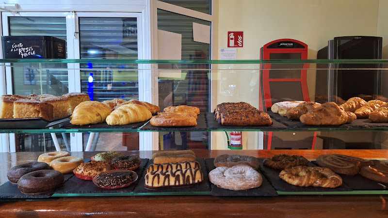 Fotografia tomada fuera de Casa Conde - cafeterías en Coles, Orense