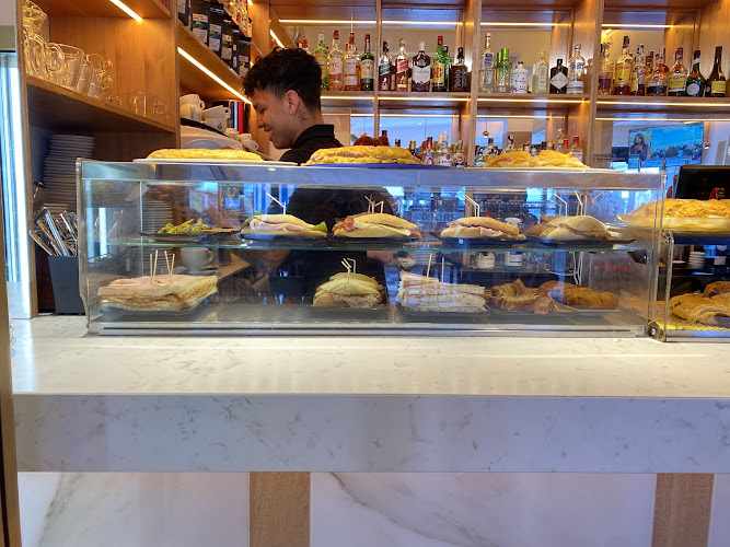 Fotografia tomada fuera de Cafetería Dallas - cafeterías en Castro-Urdiales, Cantabria