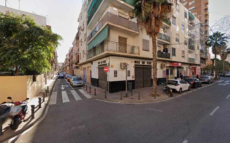 Fotografia tomada fuera de Pan de Fini - Panadería en Alicante, Alicante