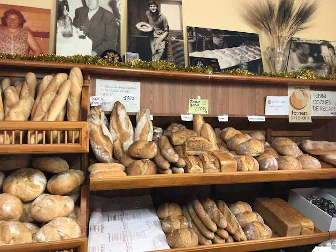 Fotografia tomada fuera de Forn Cal Nicasi - Panadería en Torredembarra, Tarragona