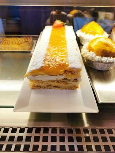 Fotografia tomada fuera de Pasteleria Glamour bomboneria, desde 1994 - Pastelería en Alcorcón, Madrid