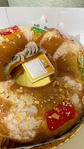 Fotografia tomada fuera de Pastelería Carmen Rosa - Pastelería en Alcàsser, Valencia