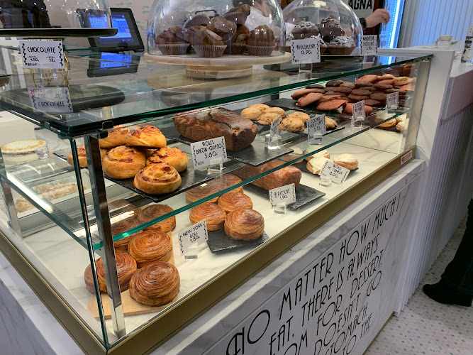 Fotografia tomada fuera de El Ratico - Pastelería en Albacete, Albacete