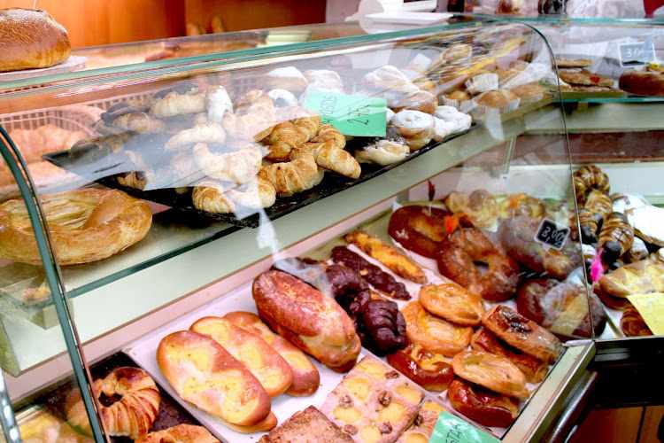 Fotografia tomada fuera de Forn de Pa Oliveras - Panadería en Montcada i Reixac, Barcelona
