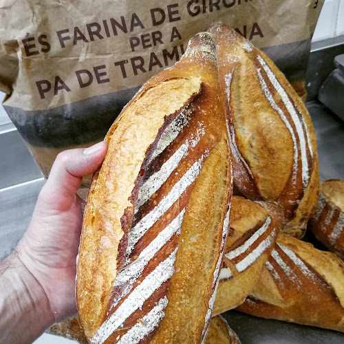 Fotografia tomada fuera de Forn de Pa Solà - Forn de pa en Montcada i Reixac, Barcelona
