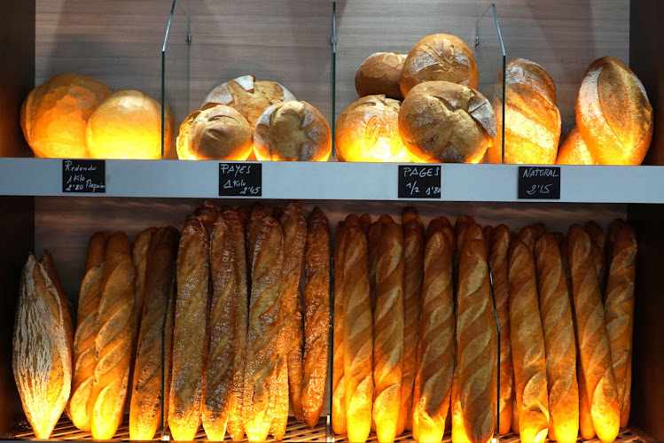 Fotografia tomada fuera de Pa Artesà del Vallès - Panadería en Montcada i Reixac, Barcelona