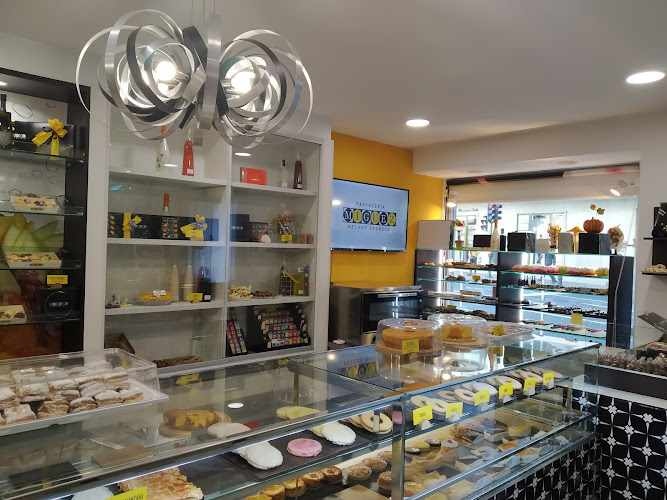 Fotografia tomada fuera de Panadería Pastelería Míguez - Panadaría en Santiago de Compostela, A Coruña