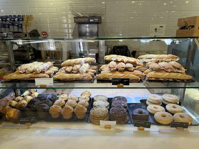 Fotografia tomada fuera de Rodilla - restaurantes en Barajas, Madrid