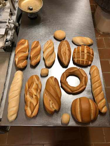 Fotografia tomada fuera de Panaderia Marcial Calderon - Panadería en Herrera del Duque, Badajoz