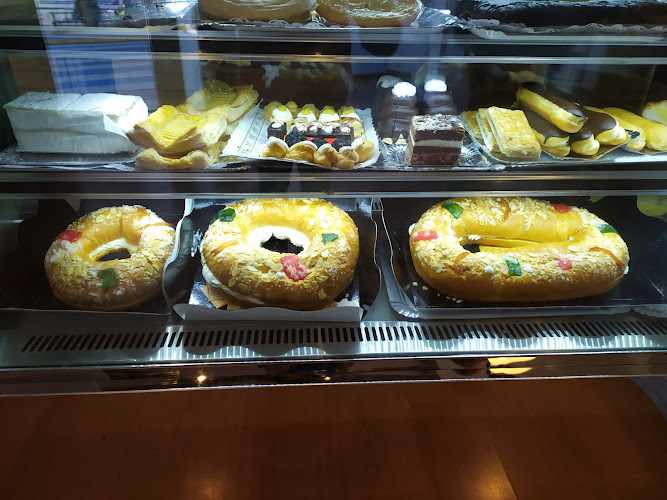 Fotografia tomada fuera de Panaderia Pasteleria La Manchega - Panadería en Parla, Madrid