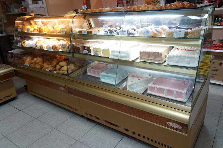 Fotografia tomada fuera de Panaderia y Pasteleria Ecuador Parla - Panadería en Parla, Madrid