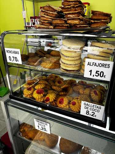 Fotografia tomada fuera de Panadería y Pastelería el Obrador Nattelbiz - Panadería en Parla, Madrid