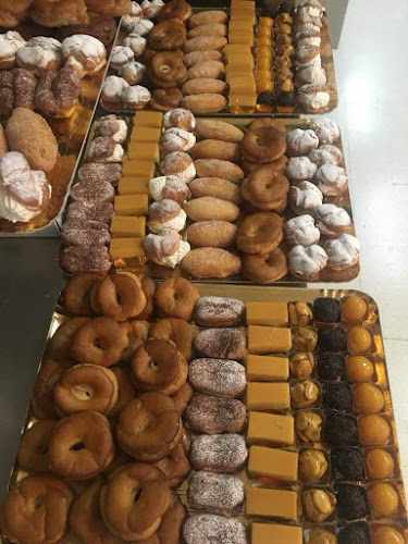 Fotografia tomada fuera de Obrador de Confitería Torres - Pastelería en Osuna, Sevilla