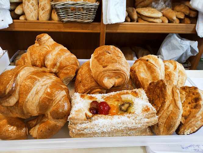 Fotografia tomada fuera de Panadería Nova Magdalena - Panadería en Granada, Granada