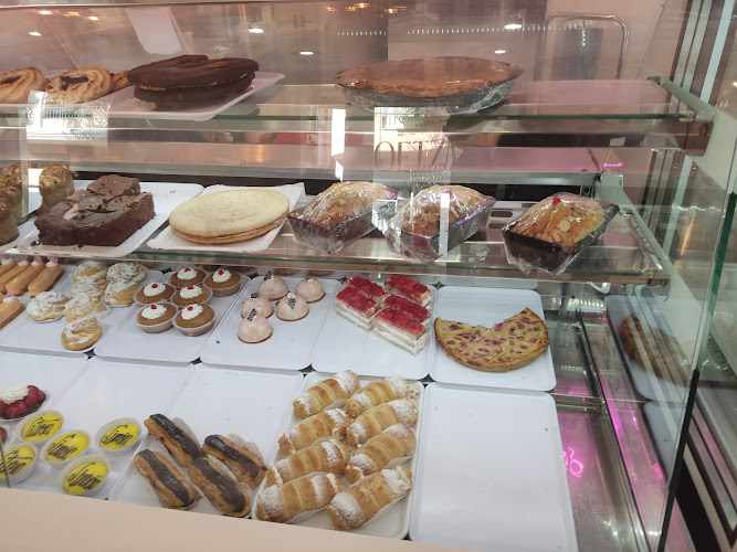 Fotografia tomada fuera de Obrador de Pastelería Oetzmann / Cafetería / Heladería - Pastelería en Torre del Mar, Málaga