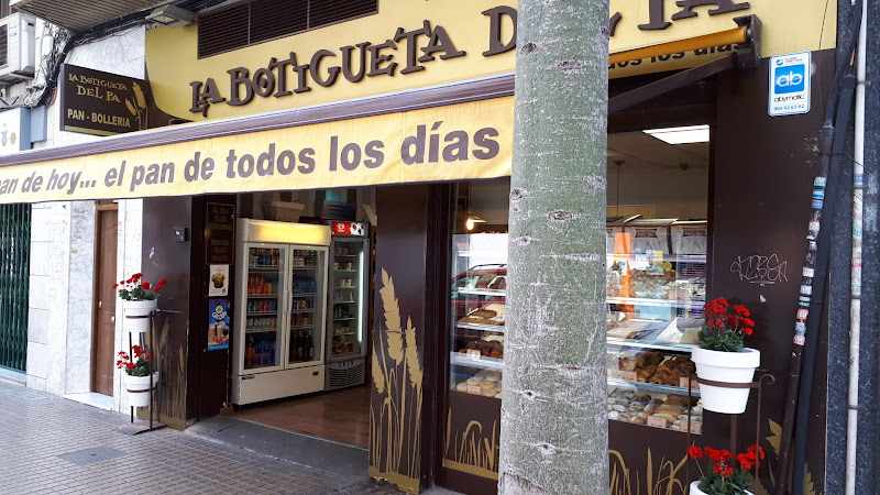 Fotografia tomada fuera de La Botigueta del Pa - Panadería en Elche, Alicante